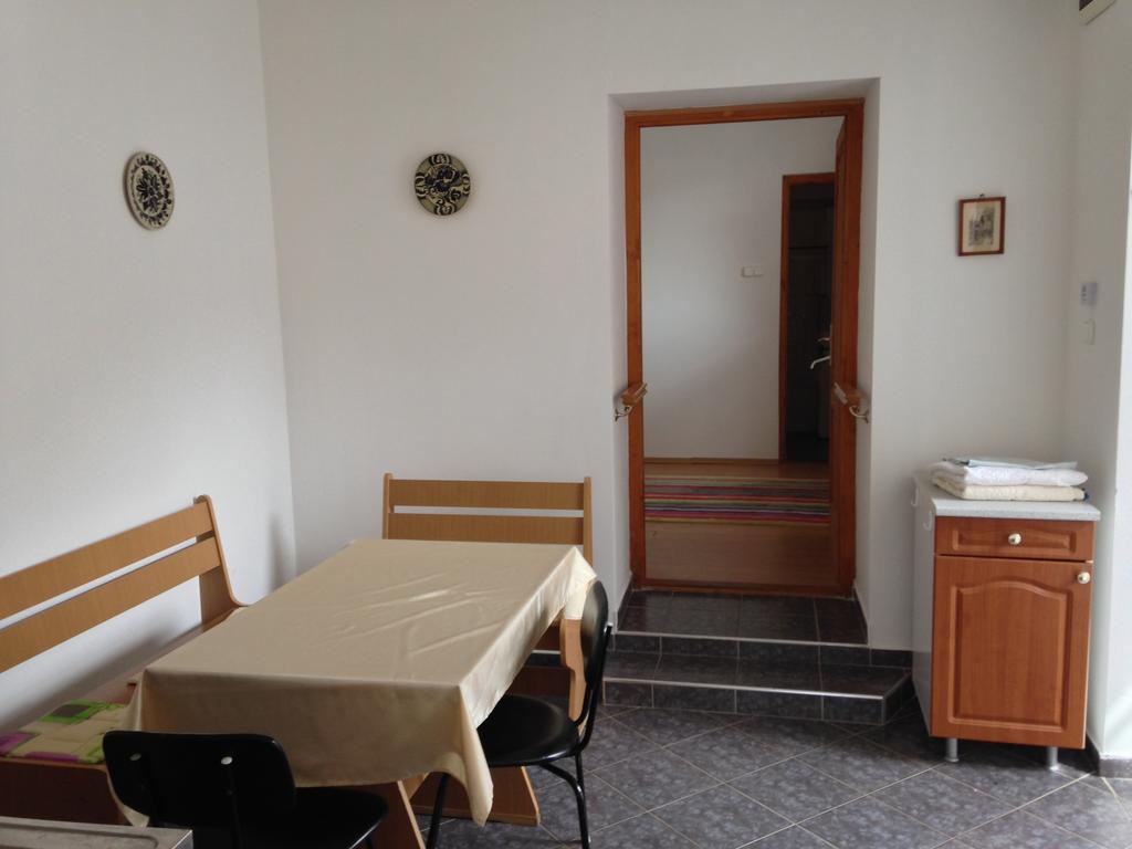 Petra Apartmanok Velem Room photo