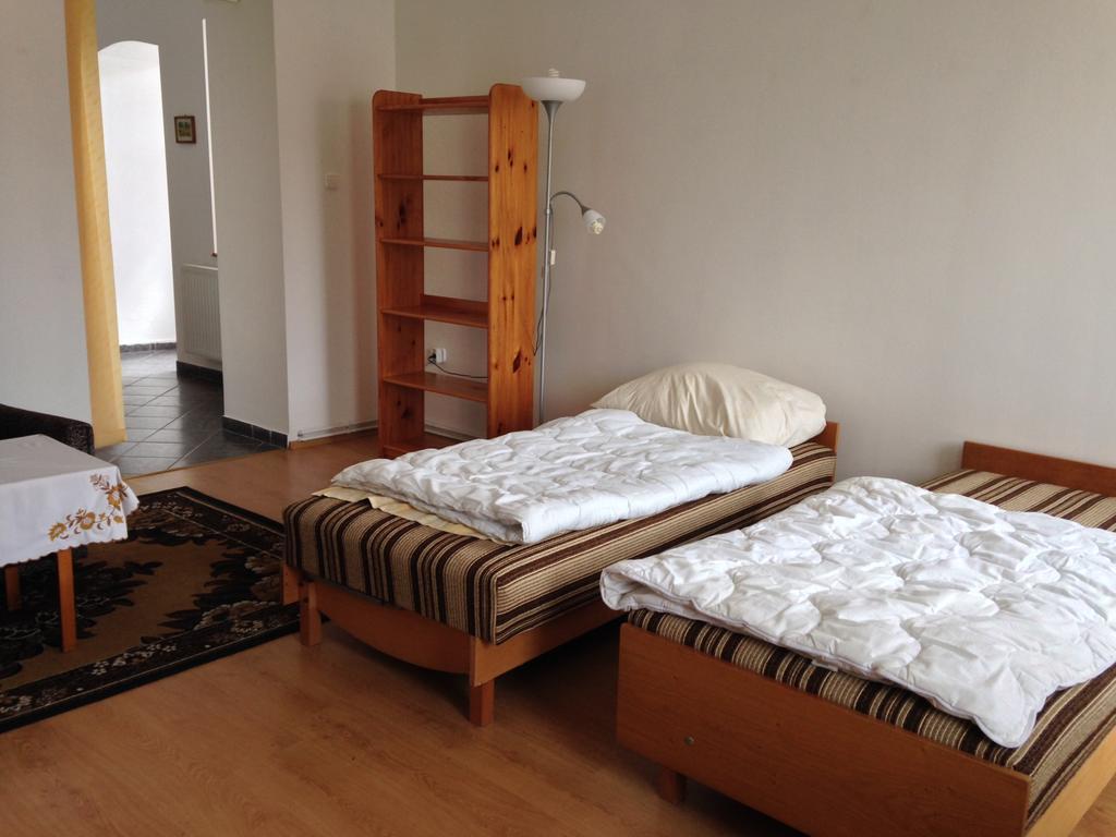 Petra Apartmanok Velem Room photo