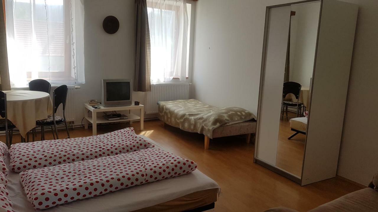 Petra Apartmanok Velem Exterior photo